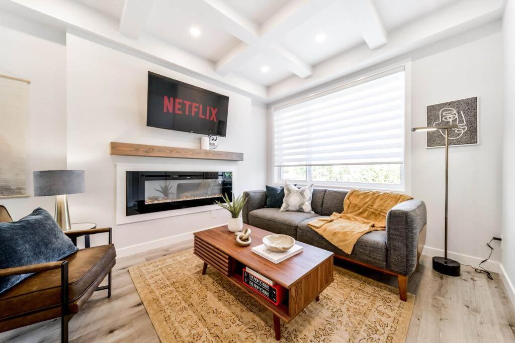 Modern Nordic Escape, 3Br Near Wem & Dt, Aircon & Fireplace, Wifi, Sleeps 6! Edmonton Zewnętrze zdjęcie