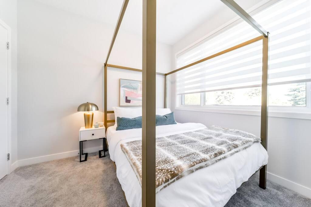 Modern Nordic Escape, 3Br Near Wem & Dt, Aircon & Fireplace, Wifi, Sleeps 6! Edmonton Zewnętrze zdjęcie