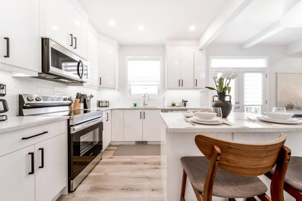 Modern Nordic Escape, 3Br Near Wem & Dt, Aircon & Fireplace, Wifi, Sleeps 6! Edmonton Zewnętrze zdjęcie