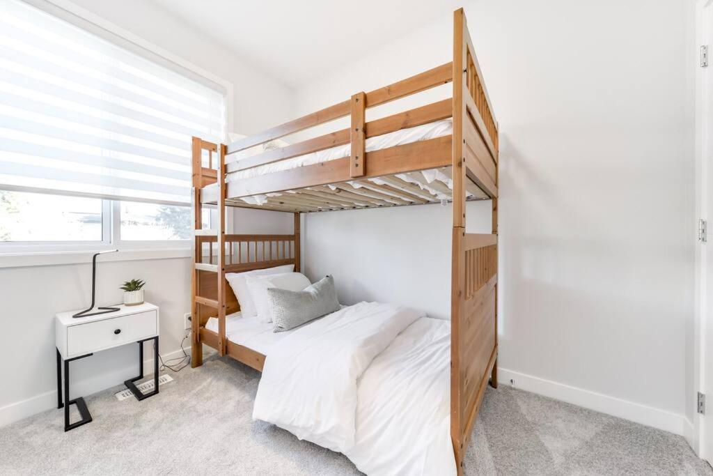 Modern Nordic Escape, 3Br Near Wem & Dt, Aircon & Fireplace, Wifi, Sleeps 6! Edmonton Zewnętrze zdjęcie