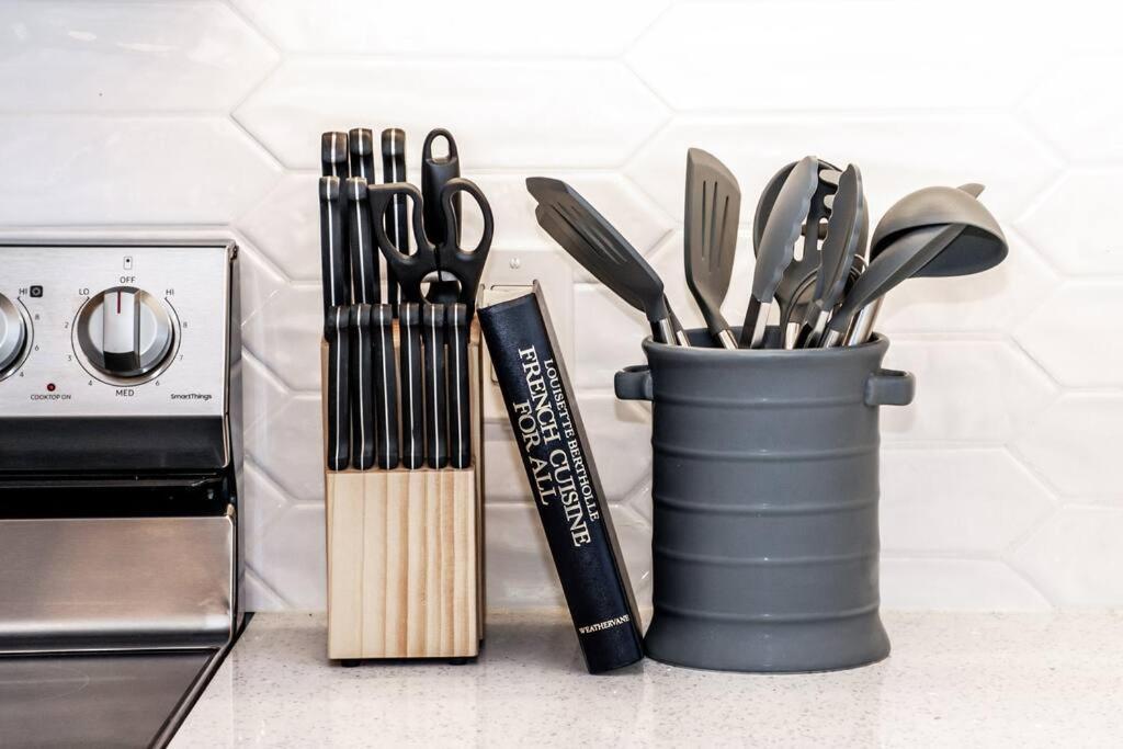 Modern Nordic Escape, 3Br Near Wem & Dt, Aircon & Fireplace, Wifi, Sleeps 6! Edmonton Zewnętrze zdjęcie