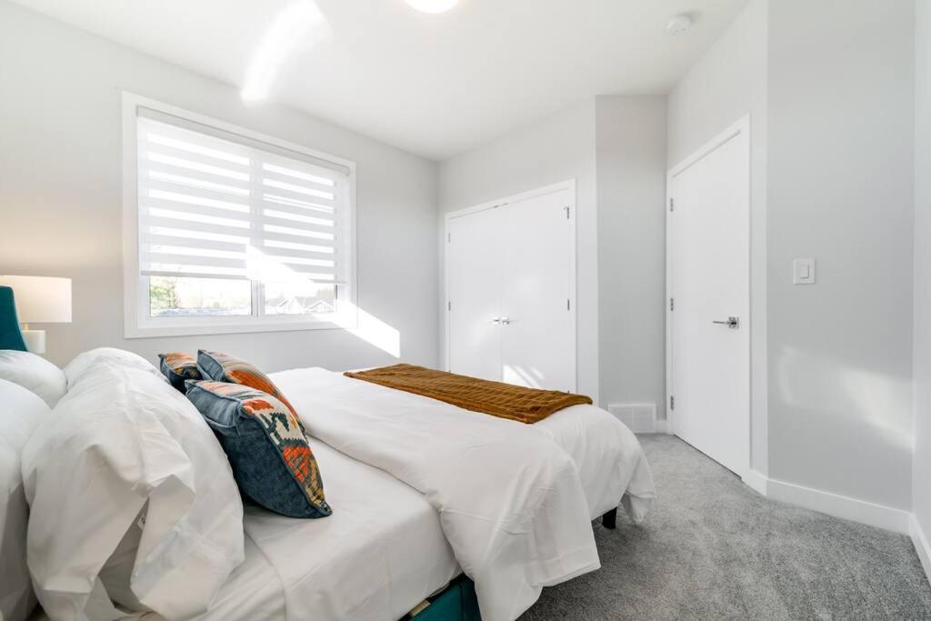 Modern Nordic Escape, 3Br Near Wem & Dt, Aircon & Fireplace, Wifi, Sleeps 6! Edmonton Zewnętrze zdjęcie
