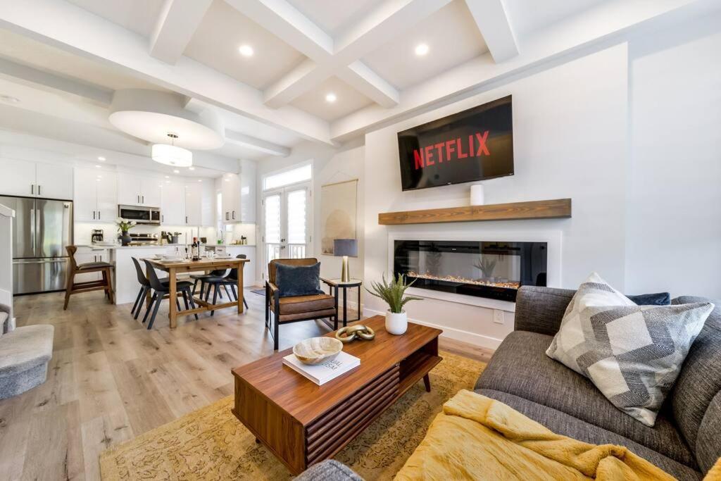 Modern Nordic Escape, 3Br Near Wem & Dt, Aircon & Fireplace, Wifi, Sleeps 6! Edmonton Zewnętrze zdjęcie