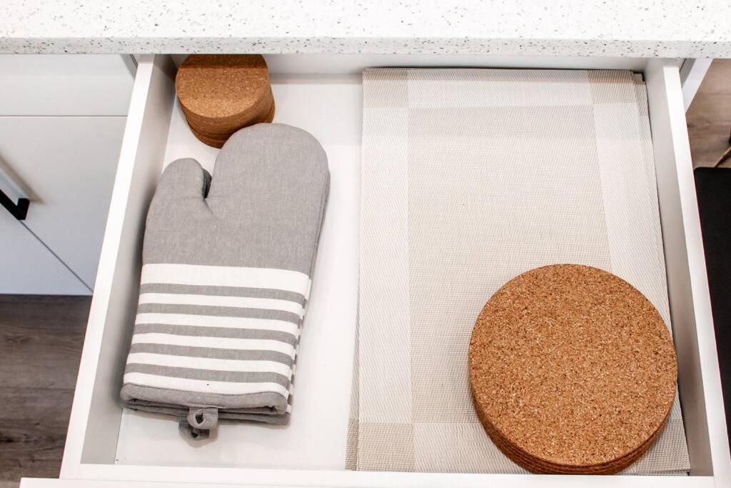 Modern Nordic Escape, 3Br Near Wem & Dt, Aircon & Fireplace, Wifi, Sleeps 6! Edmonton Zewnętrze zdjęcie
